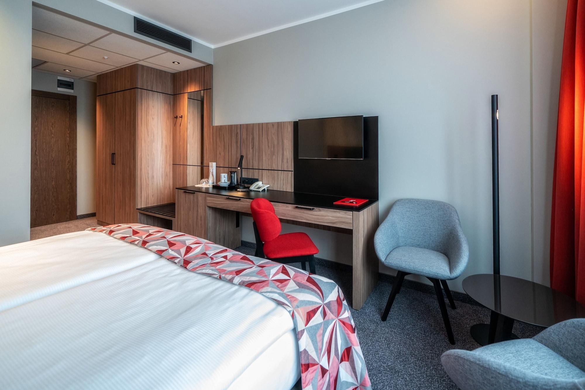 Hp Park Plaza Hotel 4*