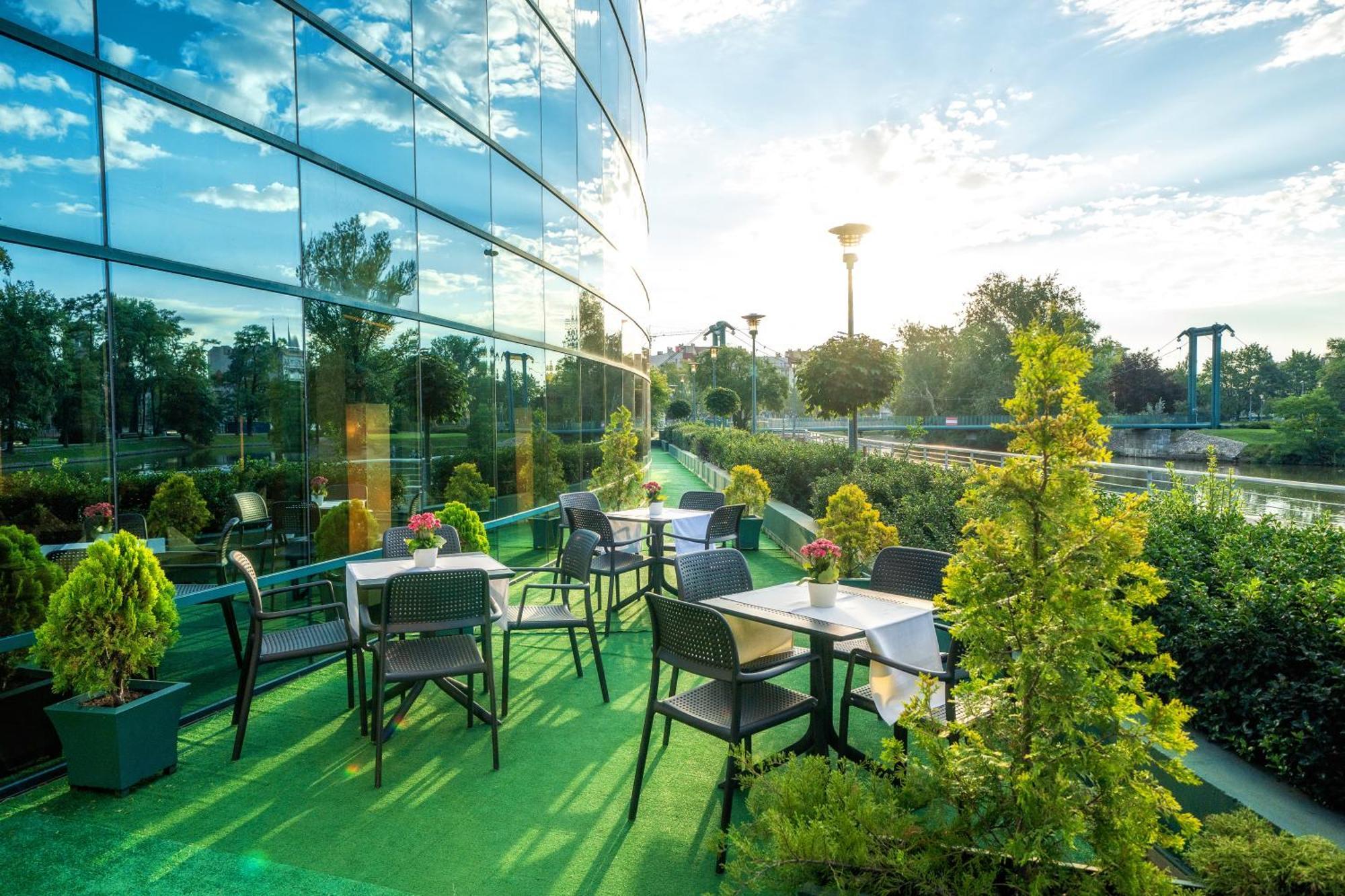 Hotel Hp Park Plaza