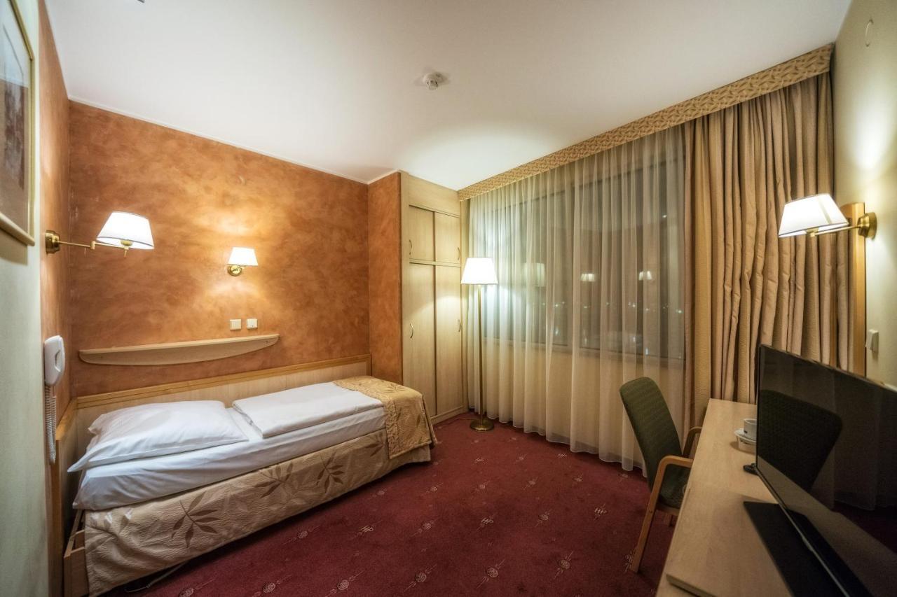 Hotel Hp Park Plaza